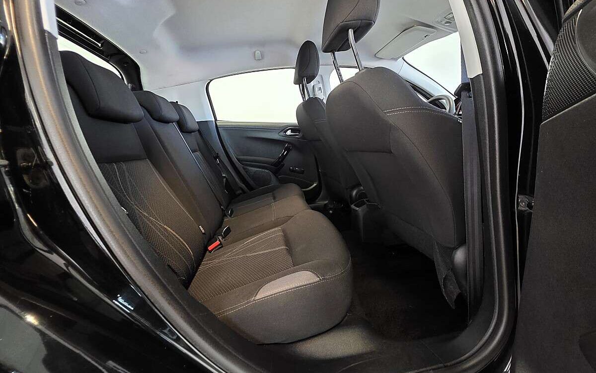 Peugeot 208 – Bild 10